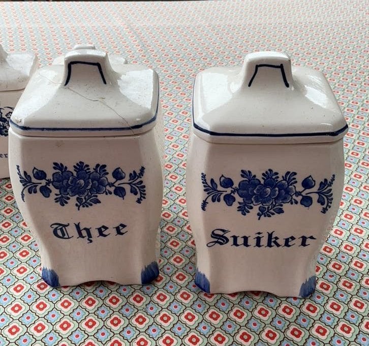 Thee suiker pot, Ophalen