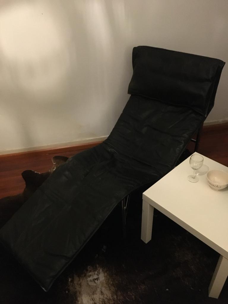 Zwarte Leren IKEA Stoel - Eyecatcher & Collectors Item, Zwart, Leer, Ophalen of Verzenden, Zo goed als nieuw