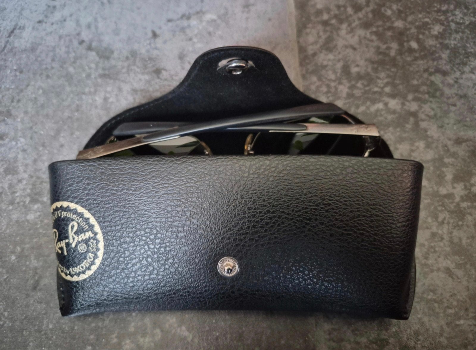 Originele Ray-Ban zonnebril universeel in zeer goede staat., Zonnebril, Ophalen of Verzenden, Zo goed als nieuw, Ray-Ban