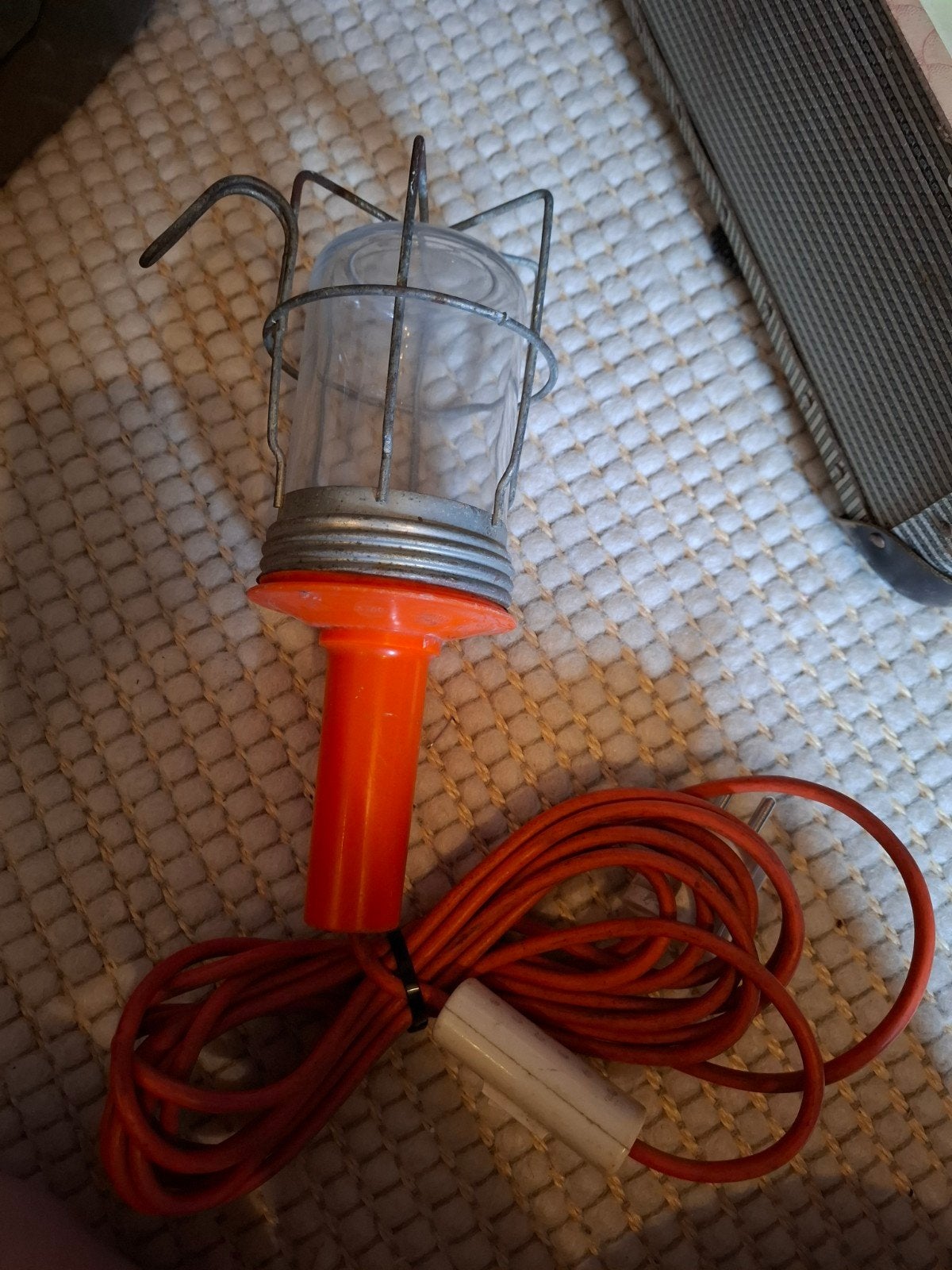 Vintage Bouwlamp / Werkplaatslamp met Oranje Snoer, Ophalen of Verzenden, Gebruikt, Minder dan 50 watt, Lamp met armatuur