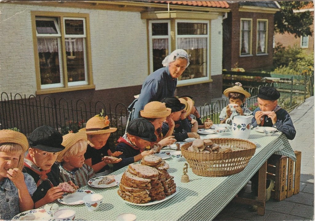 SCHAGEN Westfriese Markt Kindermaaltijd Klederdracht, Verzenden, 1960 tot 1980, Gelopen, Noord-Holland