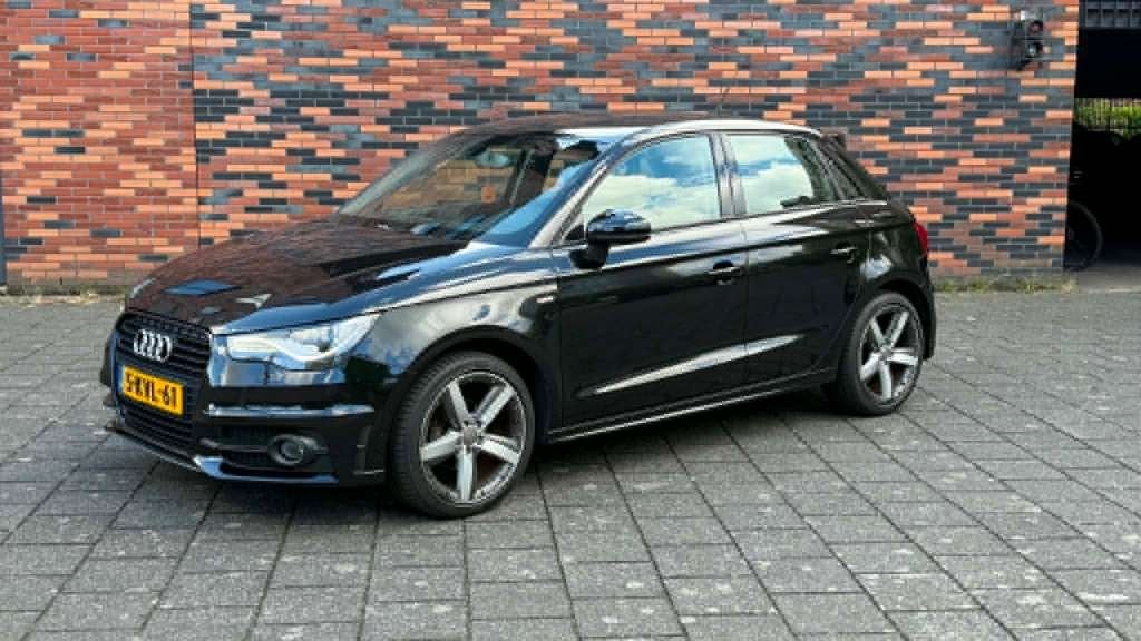 Audi A1 Sportback 1.2 TFSI Admired Sline Navigatie/AIRCO, Auto's, Audi, Voorwielaandrijving, Euro 5, Zwart, 4 cilinders