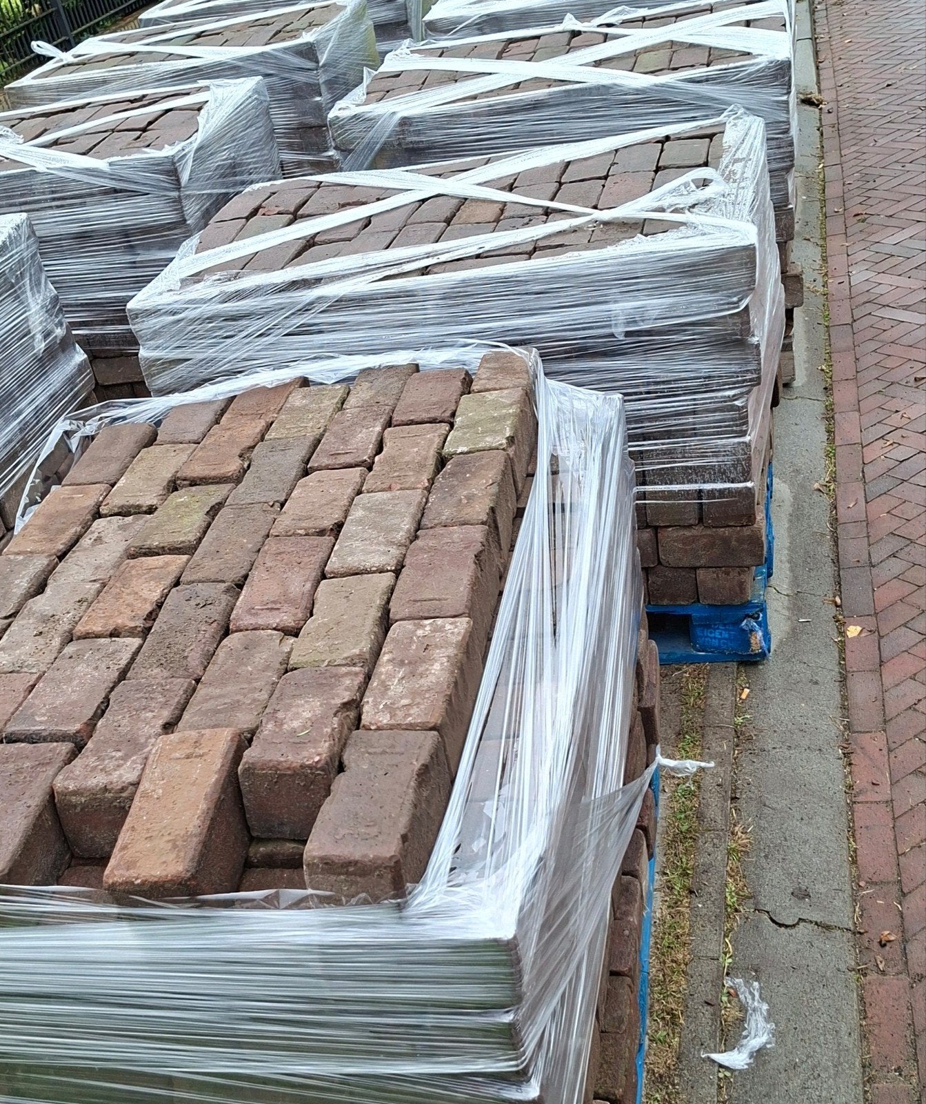 oude gebakken keiformaat rood/bruin op pallet, Ophalen, Gebruikt, Keramiek, Klinkers