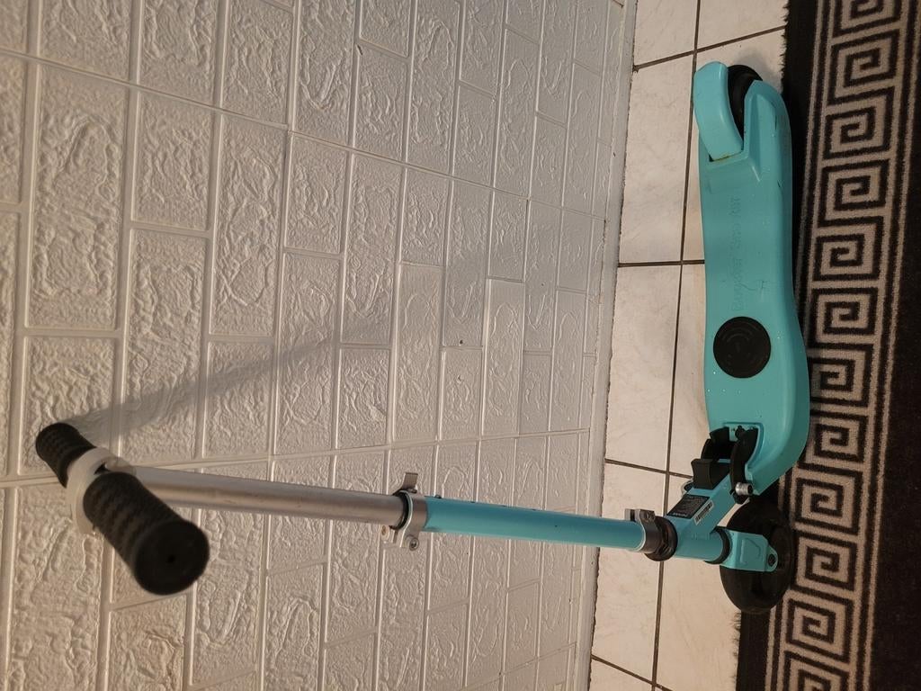 Elektrische kinder step, Ophalen of Verzenden, Zo goed als nieuw, Elektrische step (E-scooter)