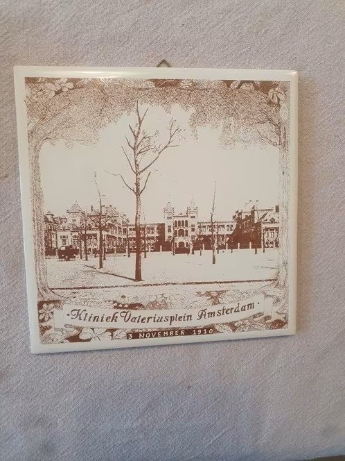 tegel herdenkingstegel kliniek Valeriusplein Amsterdam 1910, Antiek en Kunst, Ophalen