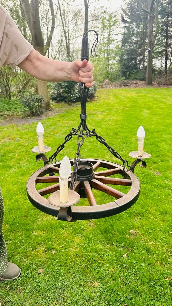 Antieke kroonluchter met wagenwiel design, Ophalen