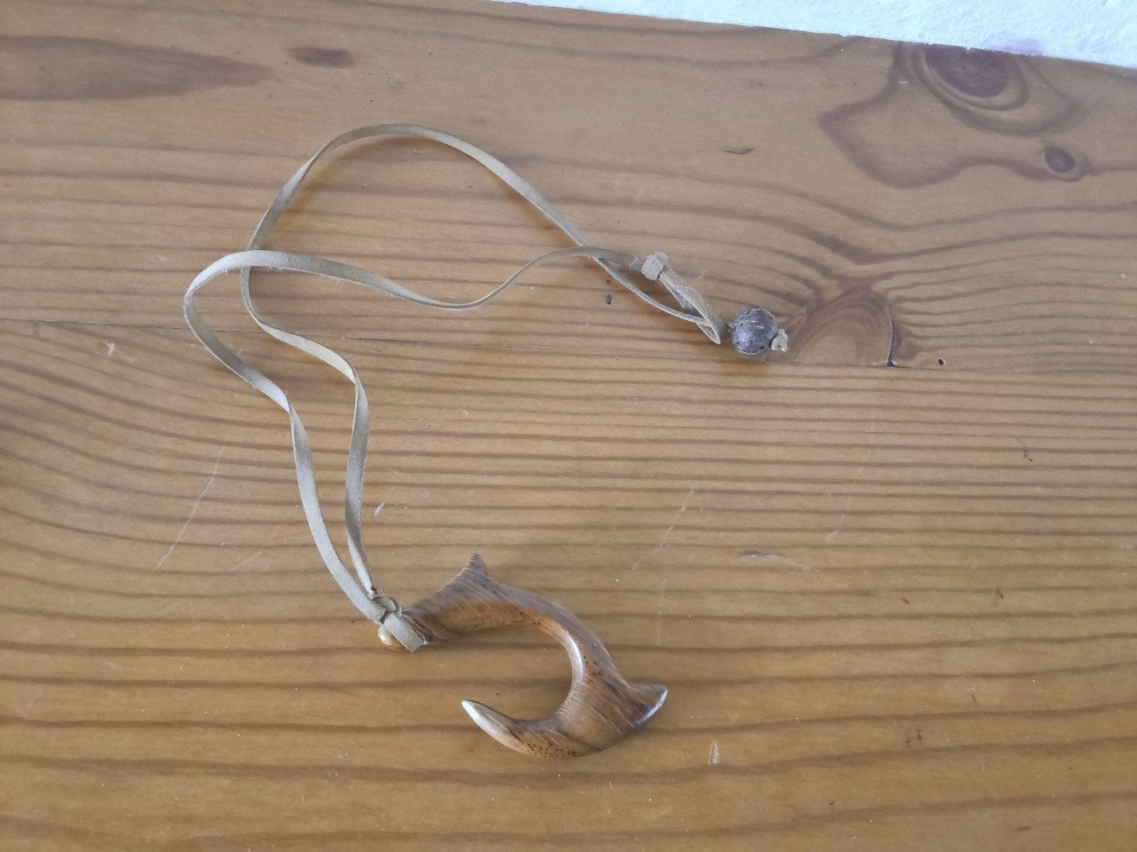 Houten hanger aan leren koord - Uniek handgemaakt, Met hanger, Overige materialen, Gebruikt, Bruin