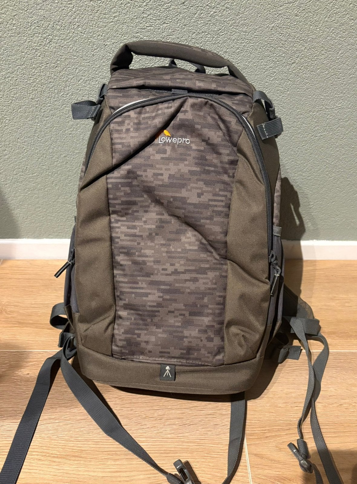 Lowepro 300 AW-2 Fototas in camouflagekleur, Ophalen of Verzenden, Zo goed als nieuw, Rugtas, Lowepro