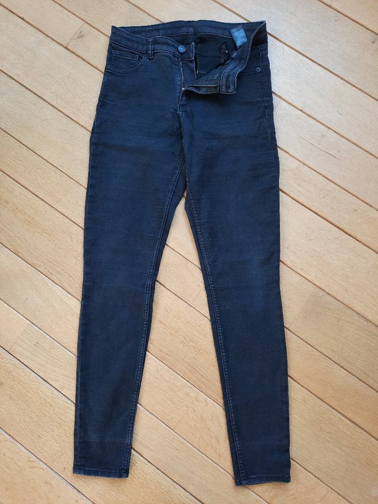 MONKI spijkerbroek zwart maat 30, Zwart, Ophalen of Verzenden, Zo goed als nieuw, W30 - W32 (confectie 38/40)