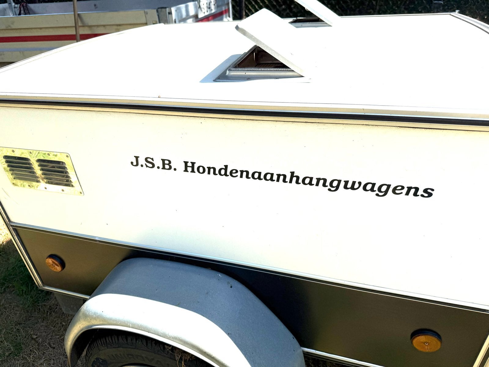 J.S.B. Hondenkar / Hondentrailer - 2 compartimenten, Ophalen, Zo goed als nieuw