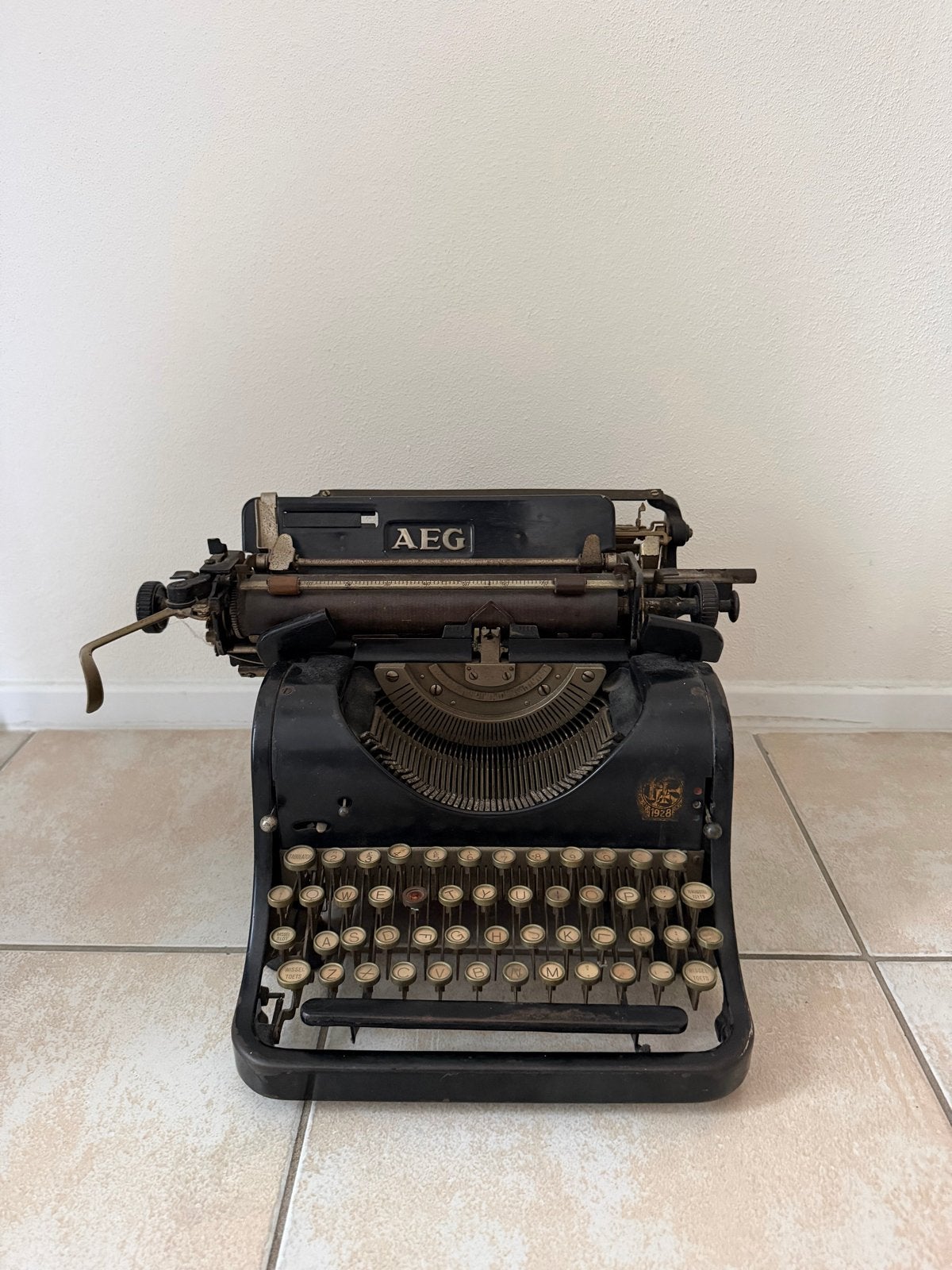 Antieke AEG typemachine, Ophalen