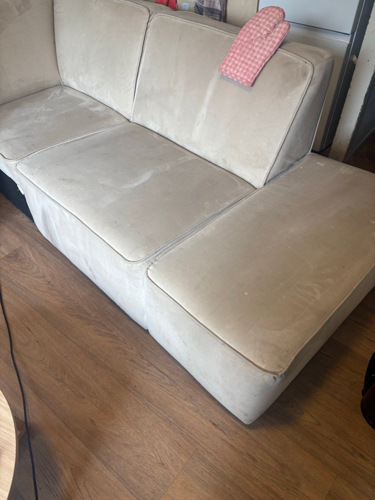 Comfortabele hoekbank met lichte vlekken, Huis en Inrichting, Ophalen, 250 tot 300 cm, Gebruikt, 100 tot 125 cm