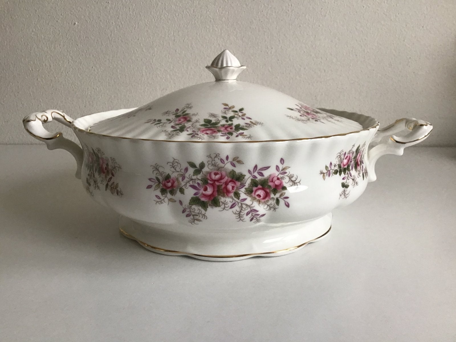 Royal Albert Lavender Rose dekschaal soepterrine schaal NIEU, Verzenden, Klassiek, Nieuw, Schaal of Schalen