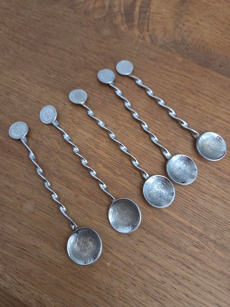 Set van 5 zilverkleurige lepeltjes met muntjes, Ophalen of Verzenden