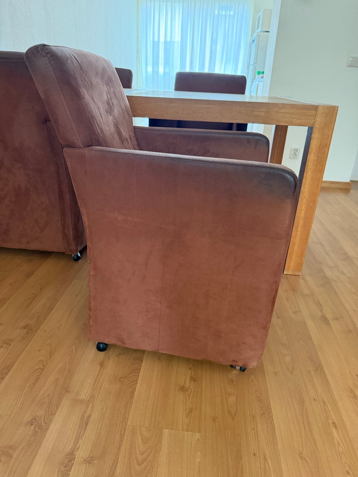Eettafel met 4 bruine stoelen - Gebruikt, Gebruikt, Bruin, Ophalen of Verzenden, Vier
