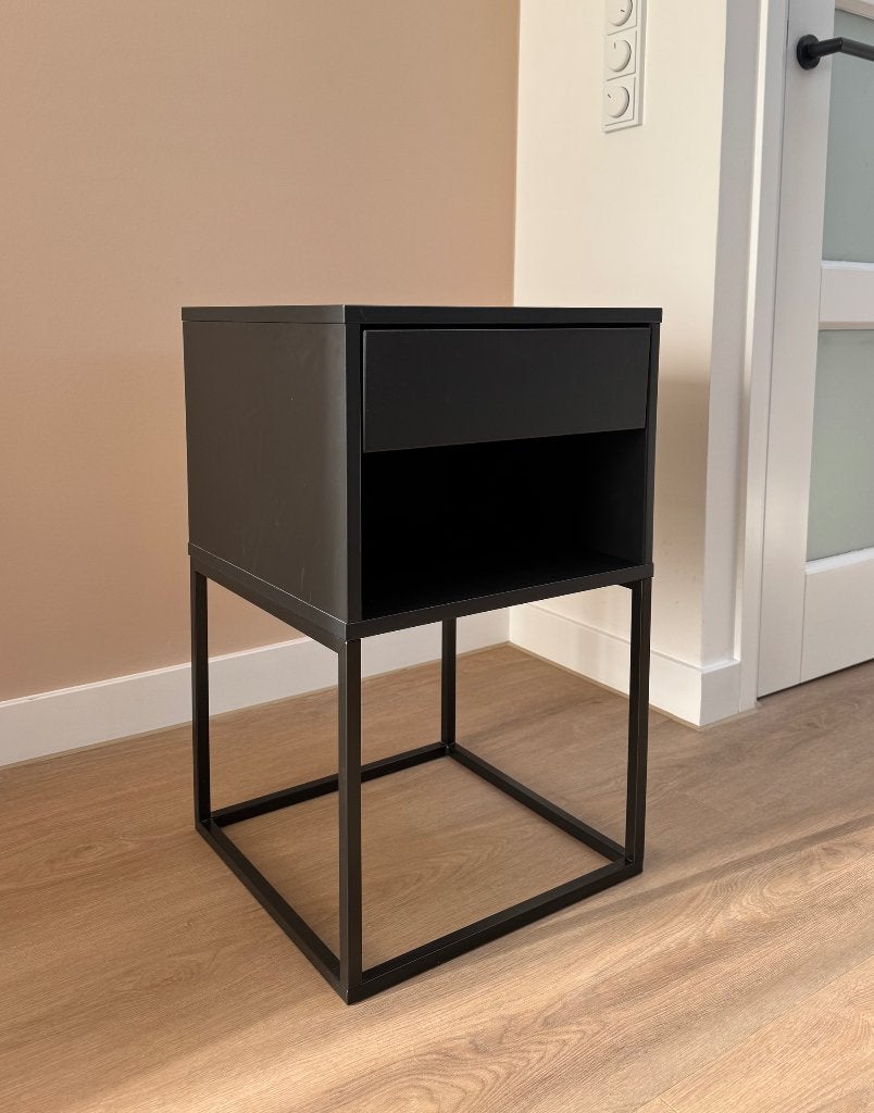 Nachtkastje zwart Vikhammer, Ophalen, Gebruikt, Minder dan 45 cm, 55 tot 70 cm
