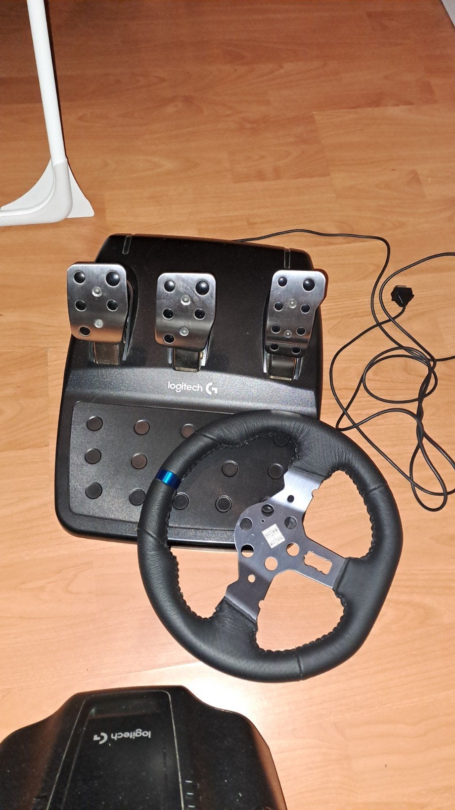 Foto 3 van Logitech G29 Racestuur met Pedalen voor PS4/PS5