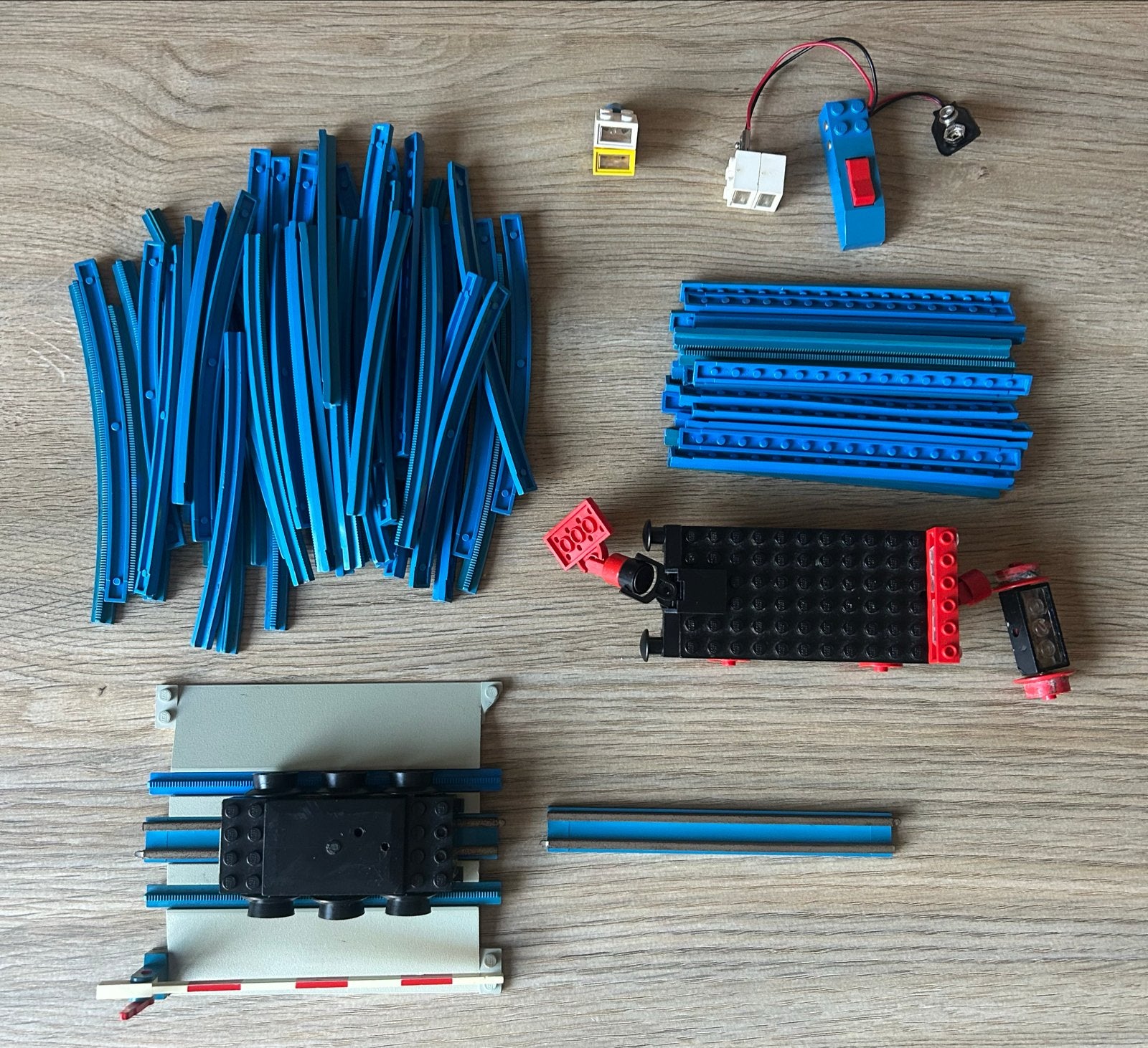 Vintage LEGO trein onderdelen en spoor, Gebruikt, Lego, Ophalen of Verzenden, Losse stenen