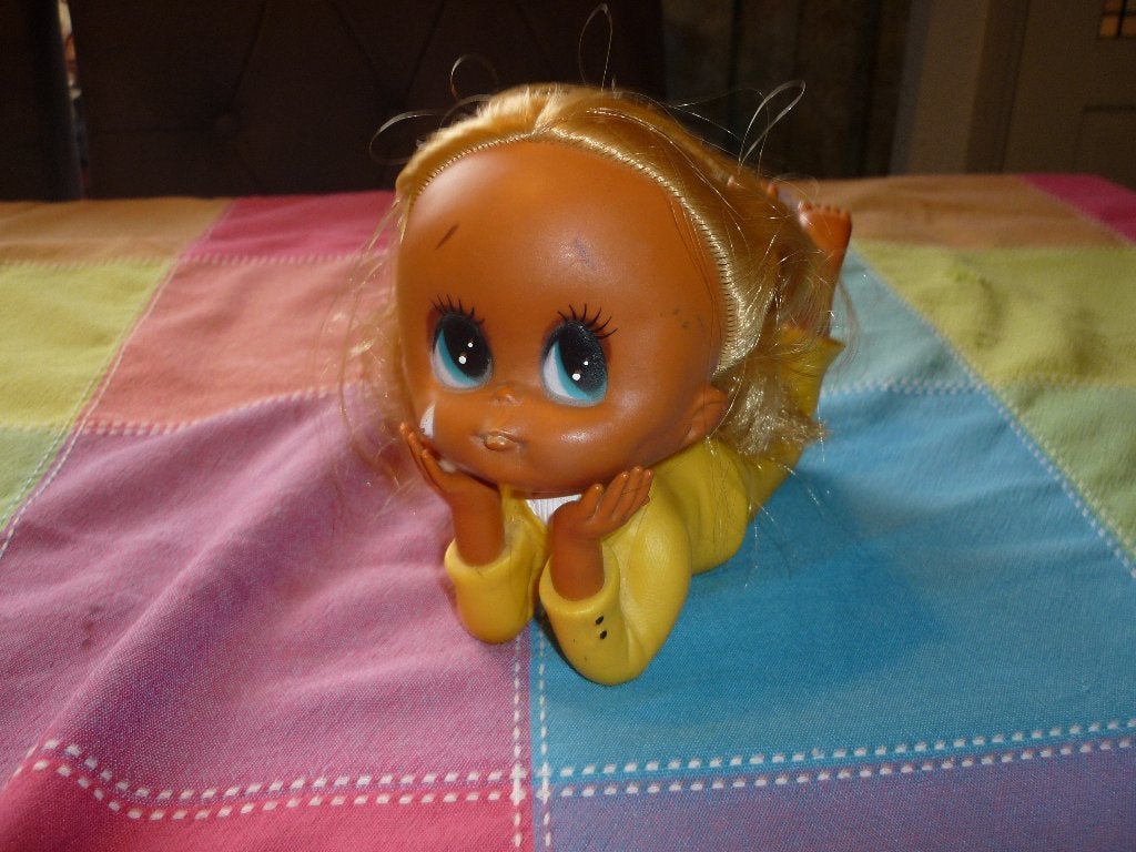 Sassy Tan Soll Crying Tearop Kamar Retro Doll uit 1970, Ophalen of Verzenden, Zo goed als nieuw, Pop