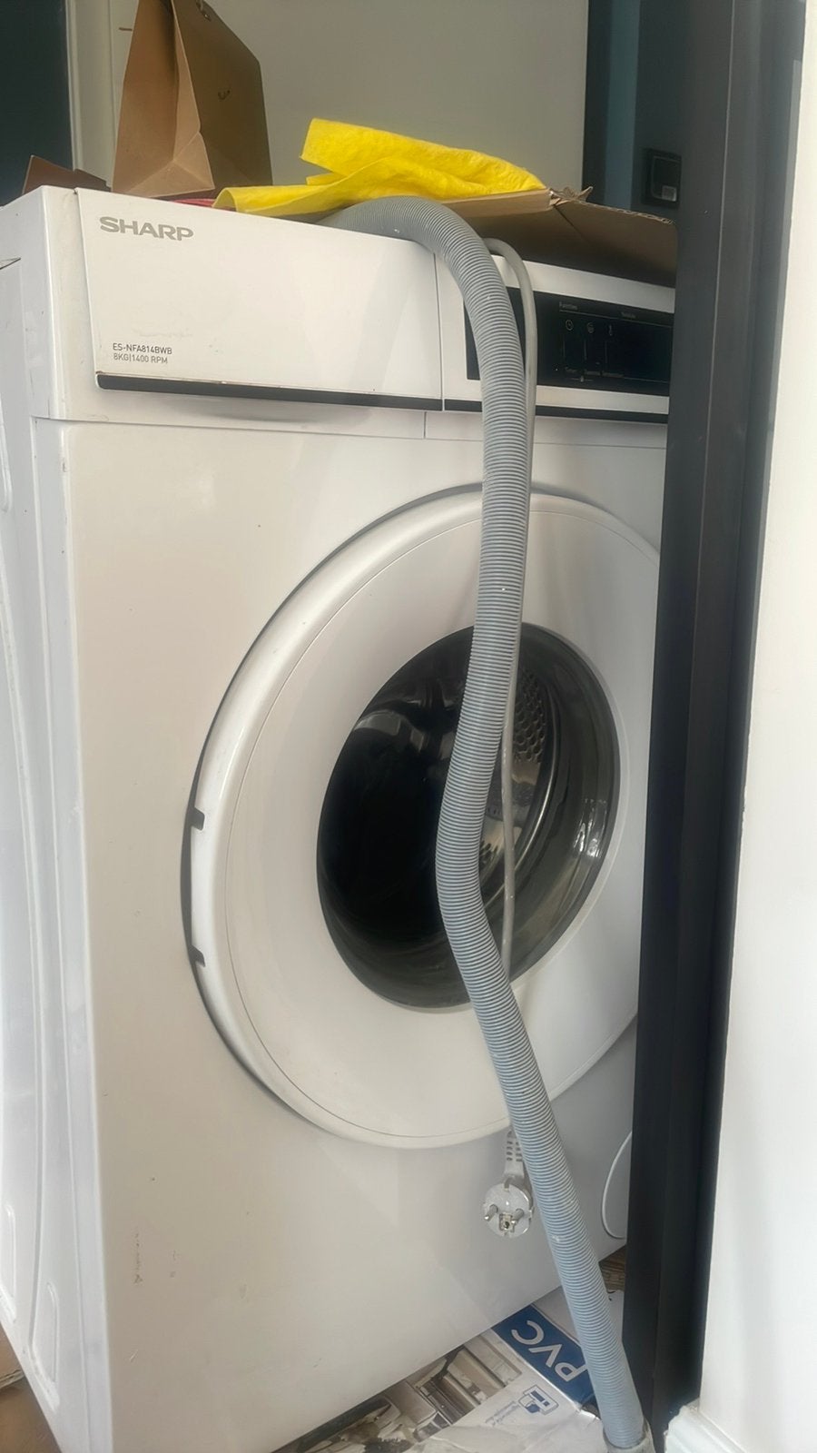 [Only pickup] SHARP washing machine, Ophalen, Zo goed als nieuw, 1200 tot 1600 toeren, 85 tot 90 cm
