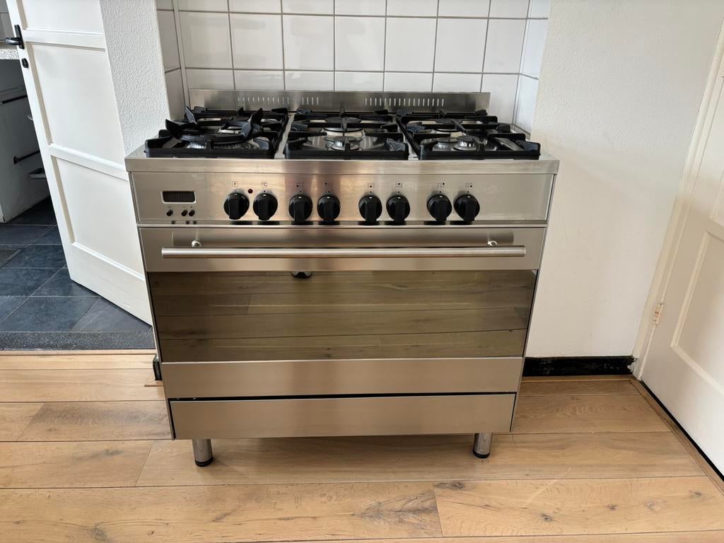 Attila Maxi oven Fornuis, Witgoed en Apparatuur, Ophalen, 4 kookzones, Zo goed als nieuw, Gas