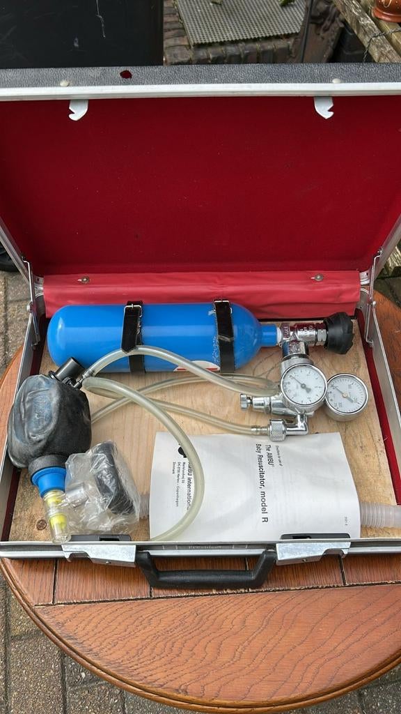 Voor de verzamelaar - the ambu - baby resuscitator, Ophalen