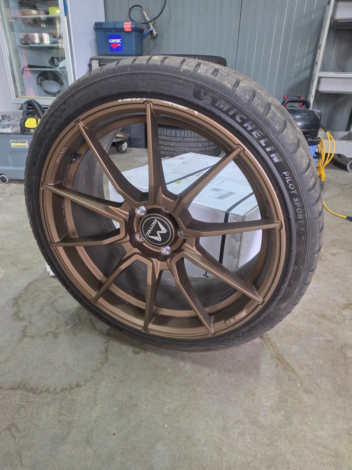 Motec Ultralight (MCR-2) Matt bronze Met michelin pilot 5, Gebruikt, Banden en Velgen, 235 mm, Personenwagen