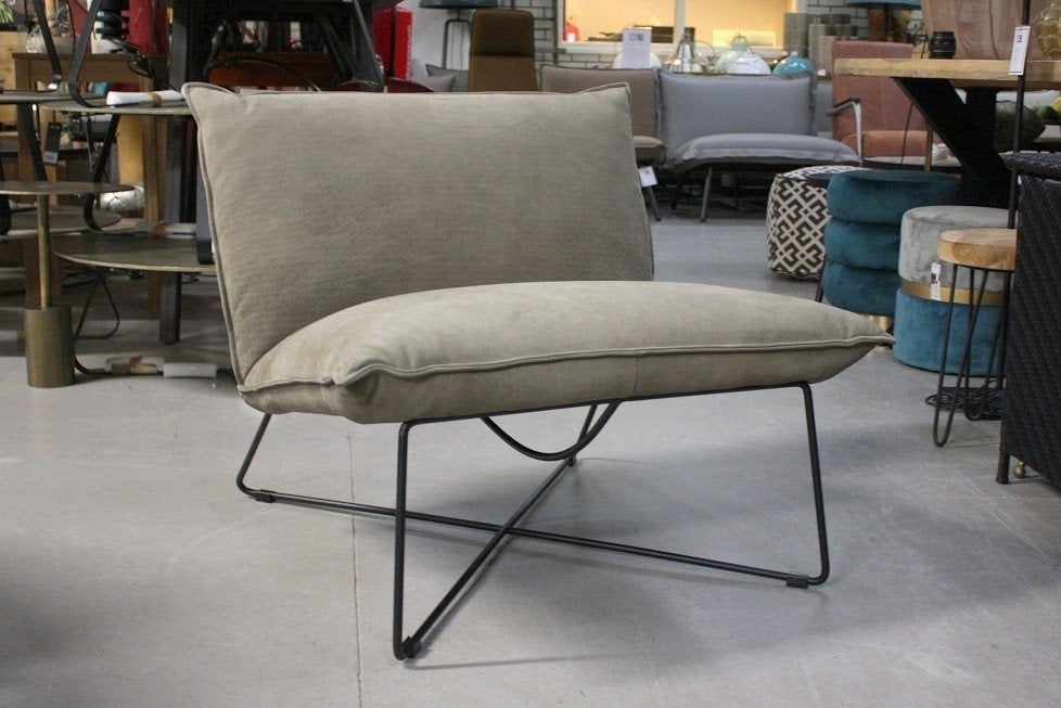 2 x luxe fauteuil EARL Jess design metaal leer Aurula Stone, Huis en Inrichting, Ophalen, 75 tot 100 cm, Zo goed als nieuw, 75 tot 100 cm