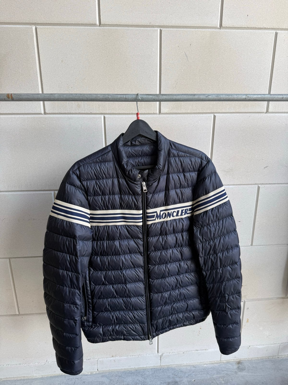 Moncler Tussenjas Blauw Maat M, Ophalen of Verzenden, Zo goed als nieuw, Maat 48/50 (M), Blauw