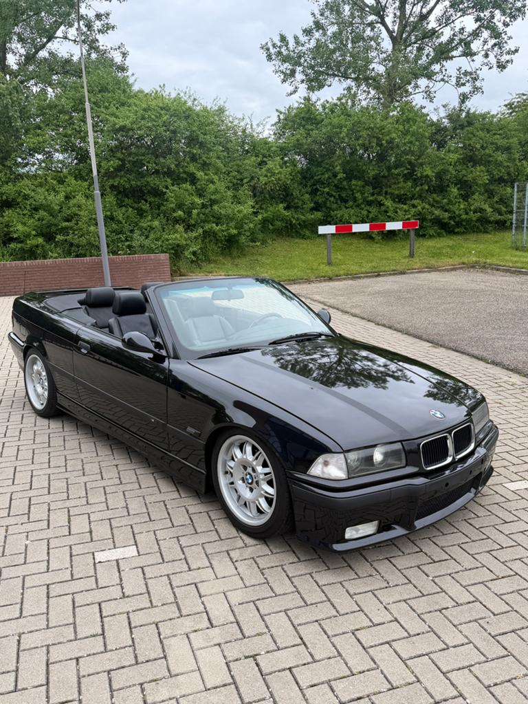 E36 325i Cabrio 1995 M-Pakket Fabrieks af, Auto's, BMW, 2500 cc, Achterwielaandrijving, Zwart, 192 pk