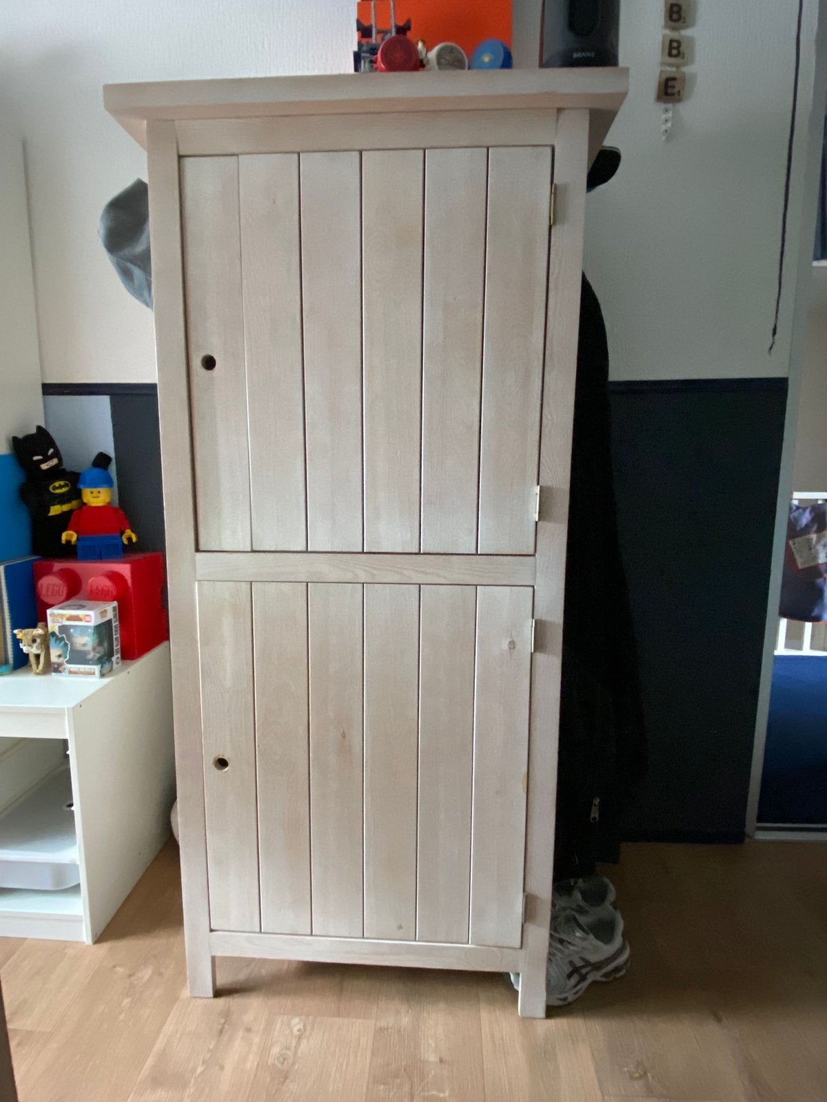 Diepe linnenkast, Ophalen