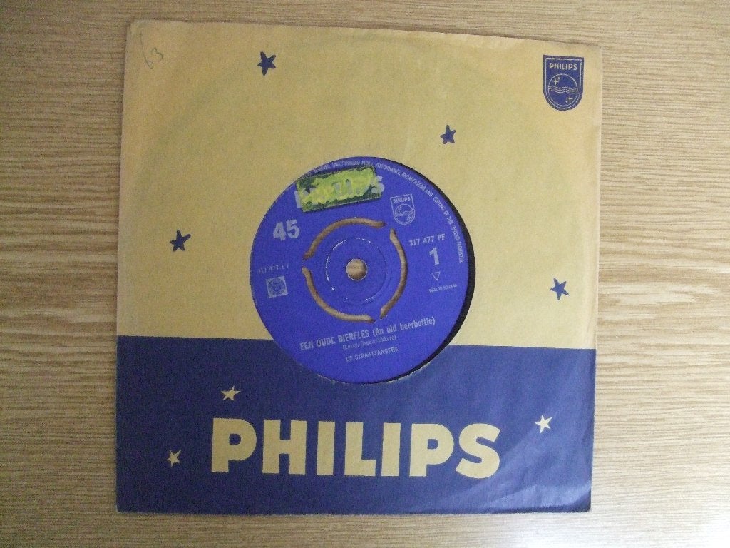 DE STRAATZANGERS     EEN OUDE BIERFLES / DE SCHOOIER EN ZIJN, Cd's en Dvd's, 7 inch, Ophalen of Verzenden, Zo goed als nieuw, Nederlandstalig