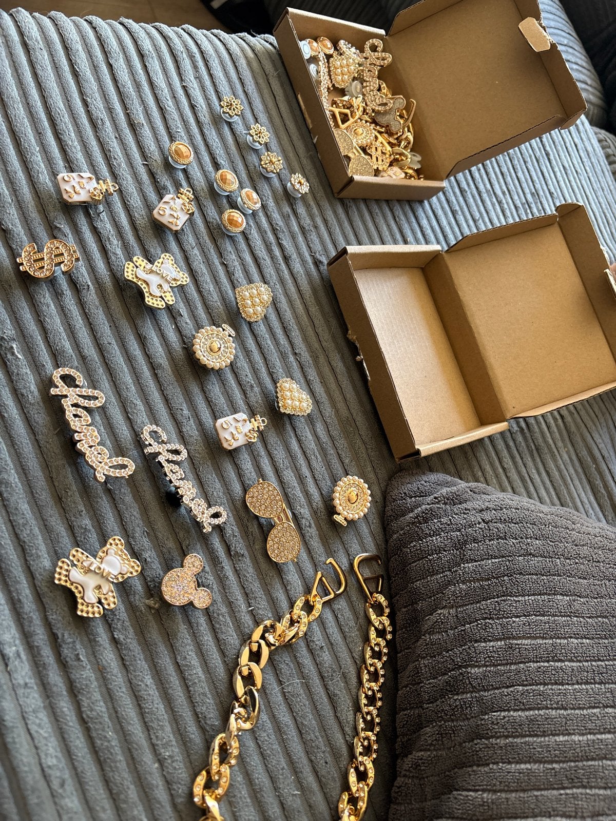 2 pakketjes gouden bedels met strass en parels voor sieraden, Minder dan 4 cm, Nieuw, Ophalen of Verzenden, Met parel