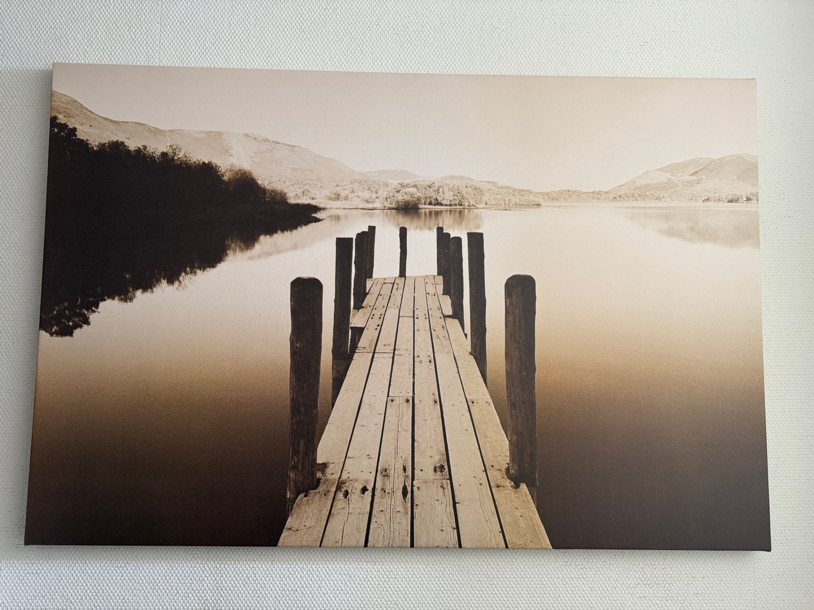 Ikea fotolijst met afbeelding van steiger aan meer, Ophalen, Bruin, Gebruikt, Fotolijst