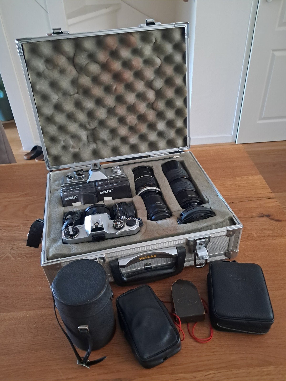 Analoge camera's in koffer met lenzen en toebehoren., Ophalen, Gebruikt, Overige merken