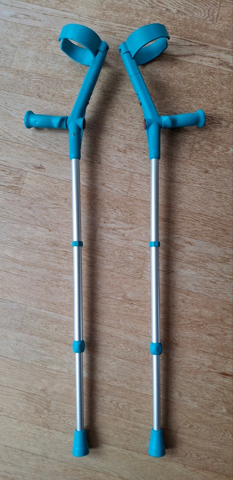 Rebotec krukken met zachte ergonomische handgrepen, Diversen, Ophalen, Zo goed als nieuw