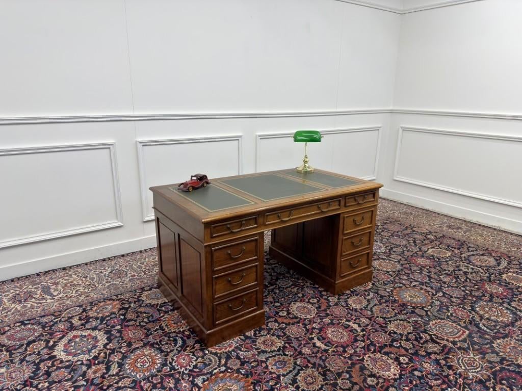 Klassiek Engels Chesterfield Bureau, Antiek en Kunst, Ophalen