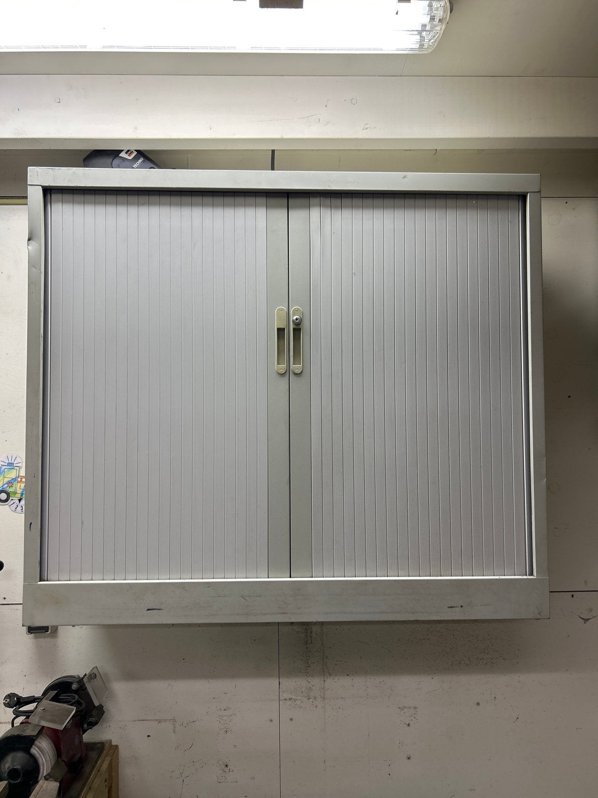 Metalen wandkast met roldeuren, Ophalen, Gebruikt