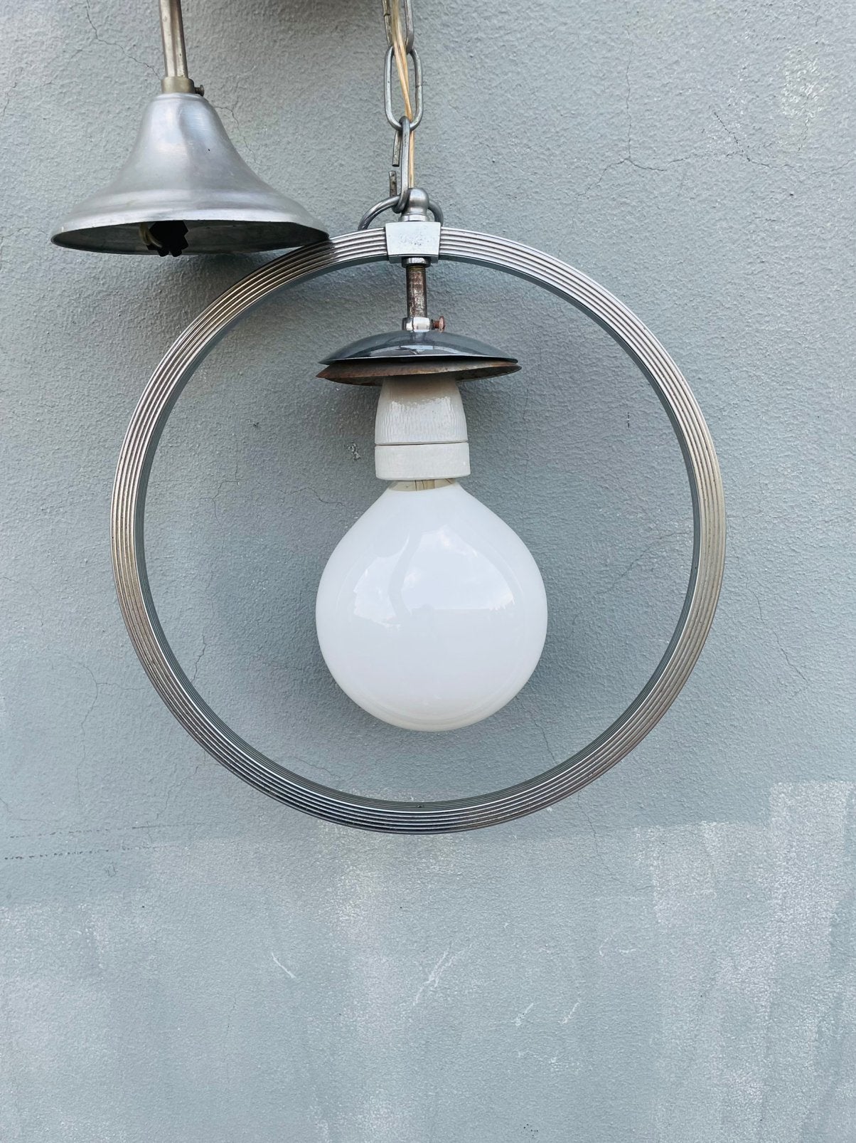 Vintage Space Age Lamp met Circel aan Ketting, Huis en Inrichting, Lampen | Hanglampen, Ophalen of Verzenden, Gebruikt, Metaal