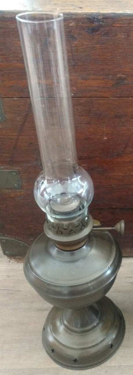 Antieke olielamp met koperen vlamverdeler en lont, Ophalen of Verzenden
