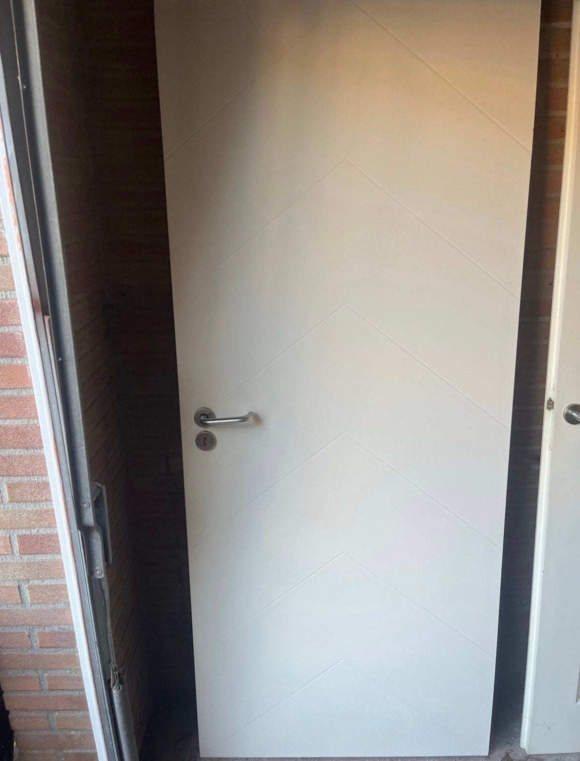 Moderne witte binnendeur met handvat en slot 2m bij 0.85cm, Doe-het-zelf en Verbouw, 80 tot 100 cm, Binnendeur, Ophalen of Verzenden