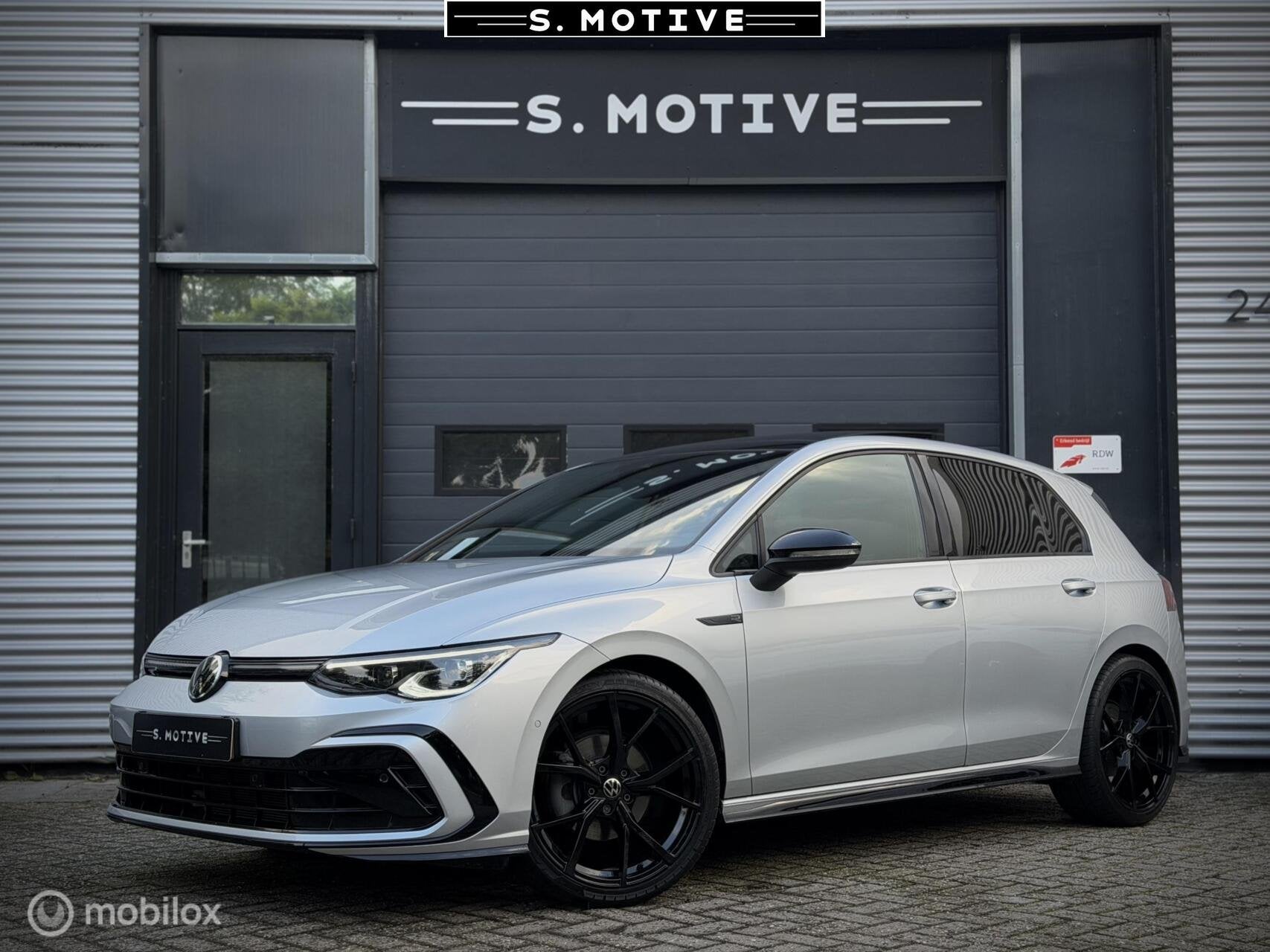 Volkswagen Golf 1.5 eTSI R-Line H&K, Pano, Hub, IQ, Sfeer, C, Dealer onderhouden, 4 cilinders, 150 pk, Alcantara