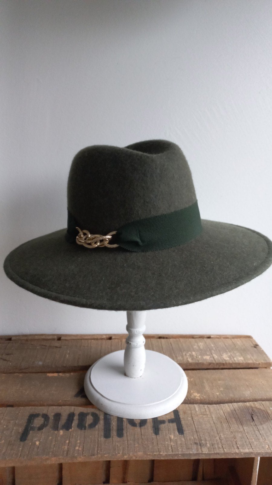 Sportieve dameshoed in mooie kleur groen, Kleding | Dames, Ophalen of Verzenden, Nieuw