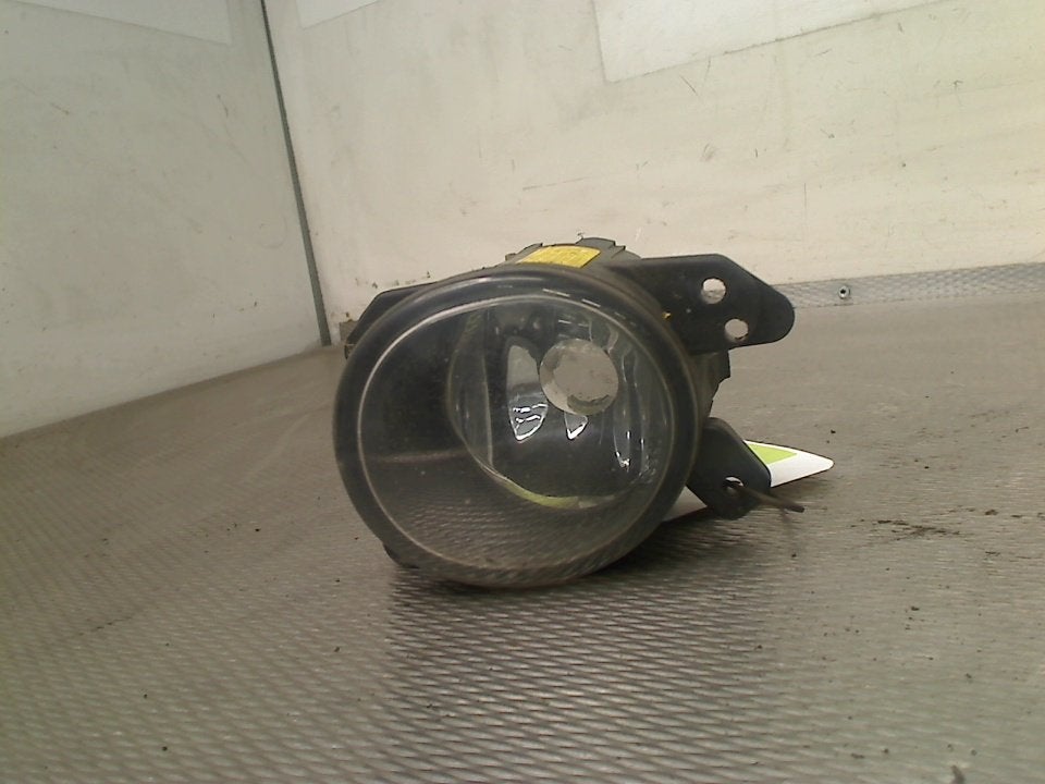 Mistlamp Rechts Voor Mercedes-Benz B (W245) 2008 0305076002, Auto-onderdelen, Gebruikt, Mercedes-Benz AG, Mercedes-Benz, Mercedesstraße 120, Stuttgart 70372, , Duitsland