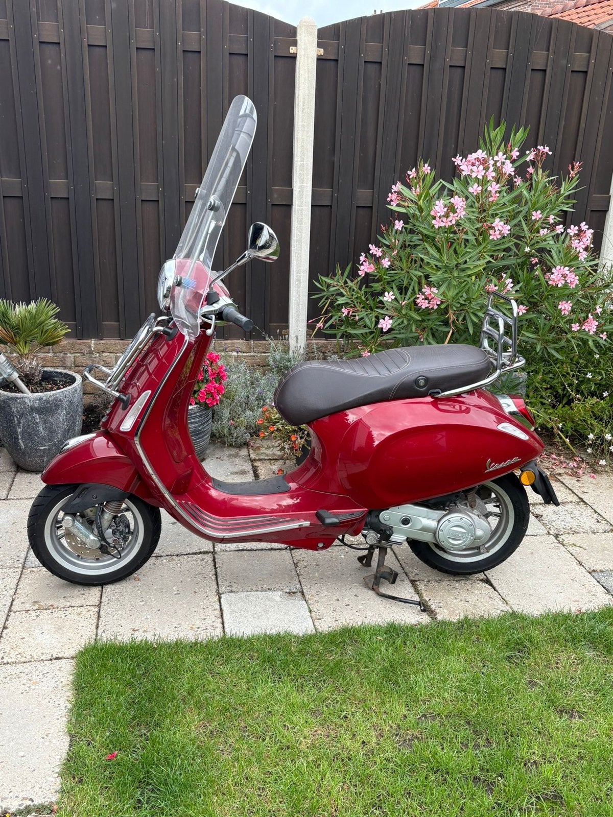 Vespa Primavera Touring Rood - Zo goed als nieuw, Ophalen, Overige modellen, Zo goed als nieuw, Benzine