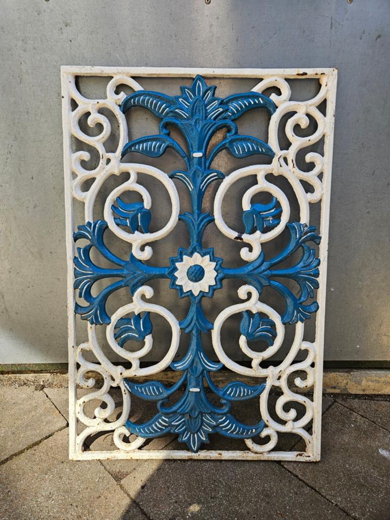 Gietijzeren Voetrooster / Ornament met Blauwe Accenten, Ophalen of Verzenden, Gebruikt, Gietijzer, Binnen