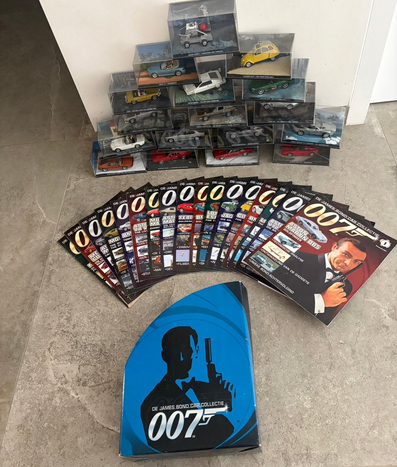 James Bond 007 collectie // 18 miniaturen op schaal + boeken, Verzamelen, Ophalen of Verzenden