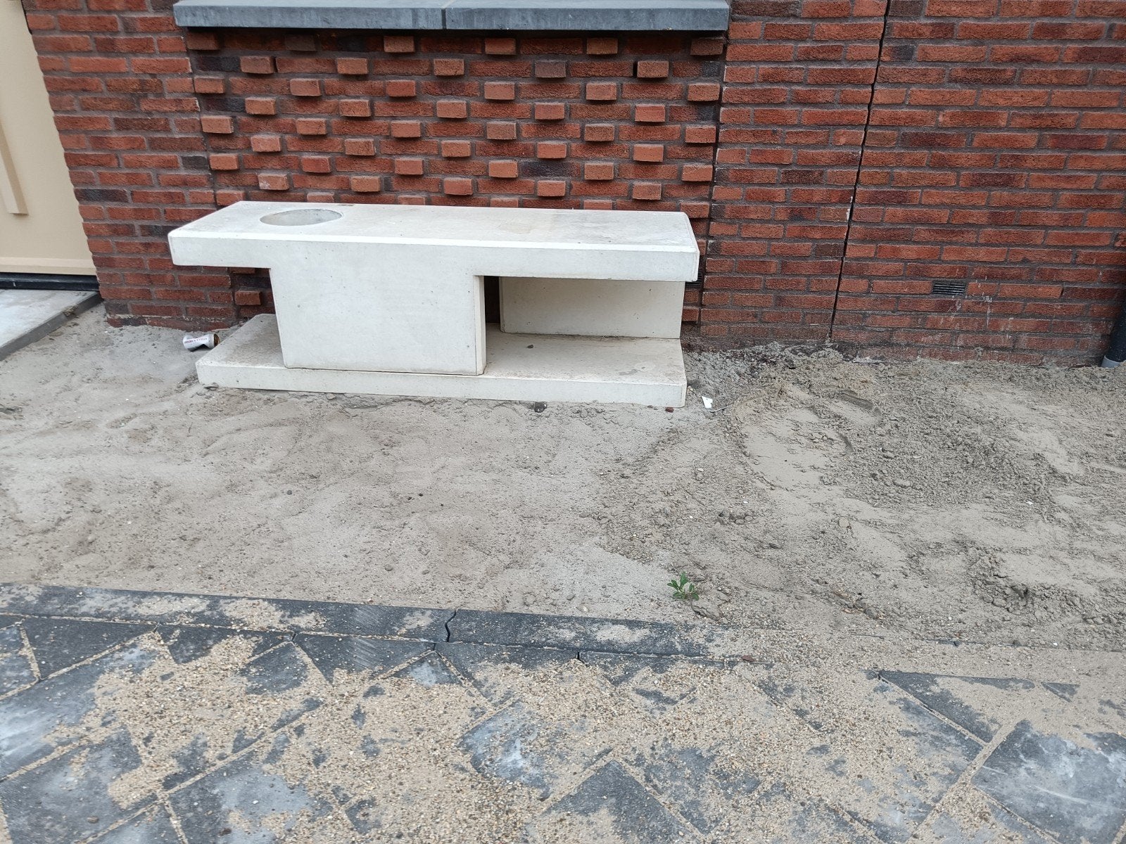 Betonnen bankje met geïntegreerde plantenhouder, Tuin en Terras, Ophalen, Nieuw, Overige materialen