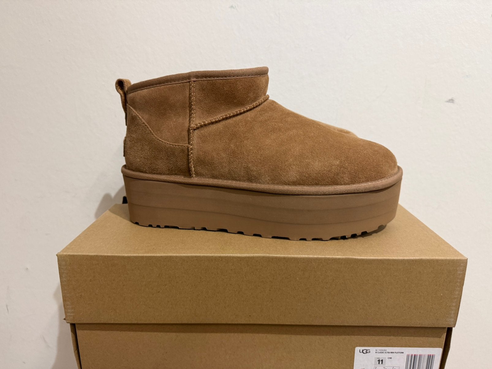 Te koop nieuwe UGG Classic Ultra Mini Platform maat 42, Postlaan 3, Bruin, UGG, Nieuw