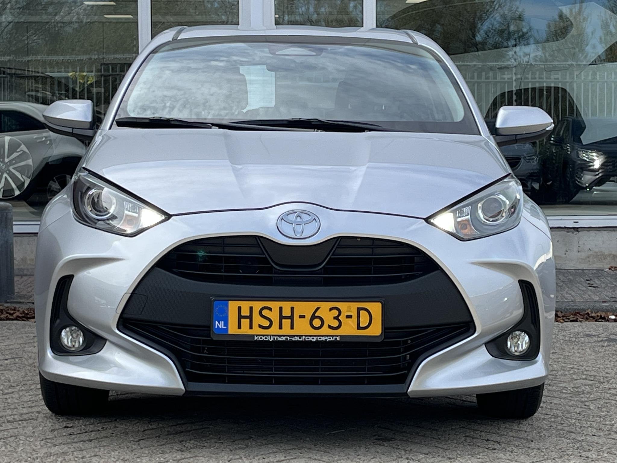 Toyota Yaris 1.5 Hybrid 115 Active l nette auto !, Gebruikt, Bedrijf, Hybride Elektrisch/Benzine, 3 cilinders